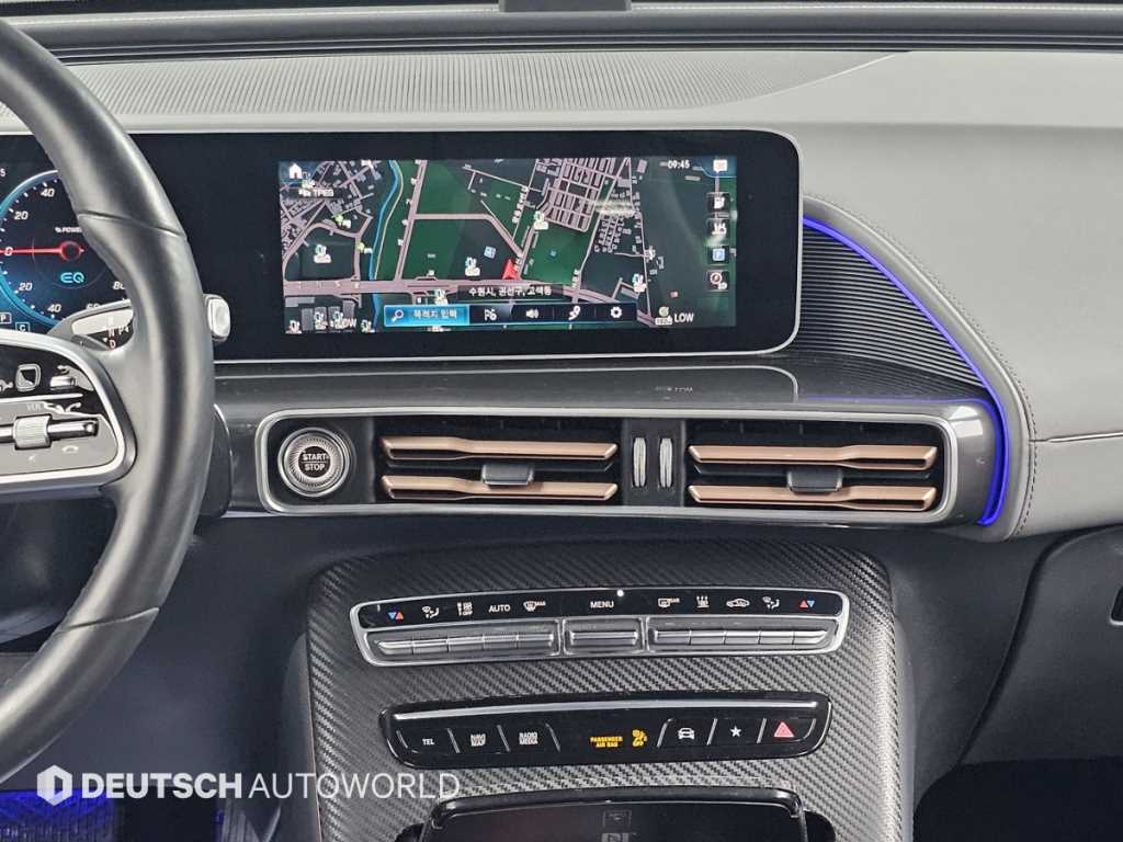 Mercedes-Benz EQC — photo 14
