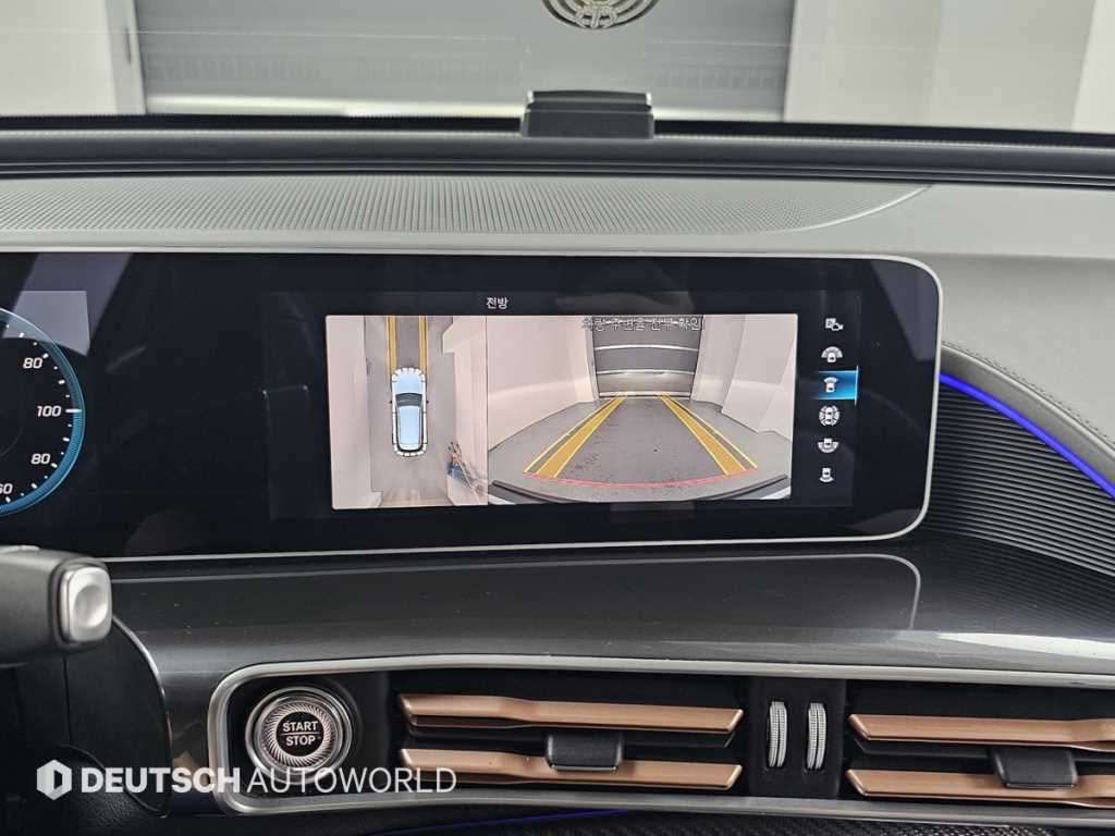 Mercedes-Benz EQC — photo 15