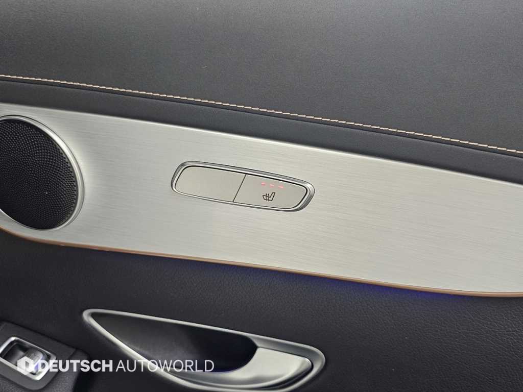 Mercedes-Benz EQC — photo 16