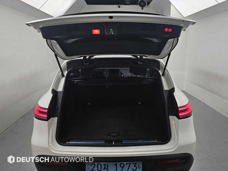 Mercedes-Benz EQC — photo 19