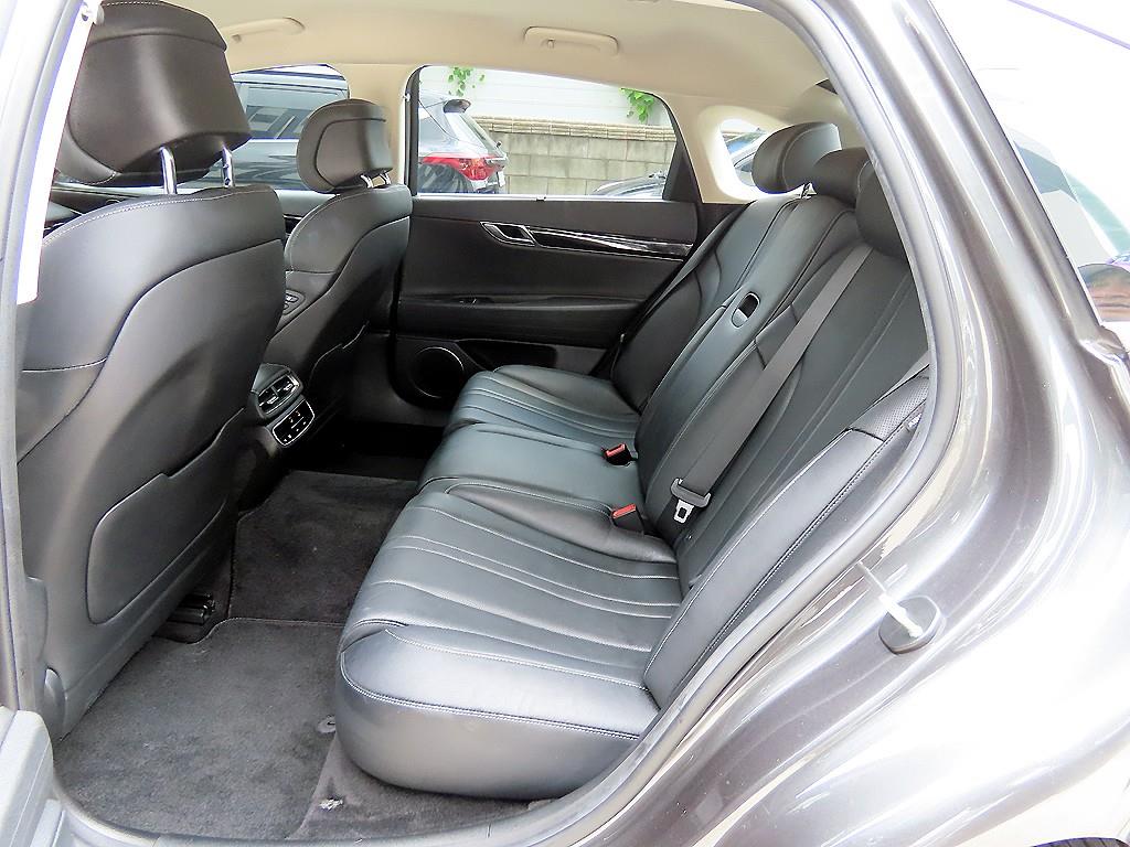 Genesis G80 — photo 06