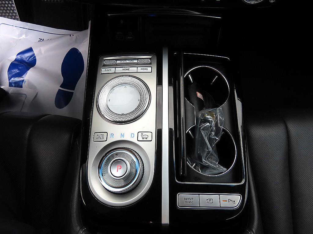 Genesis G80 — photo 11