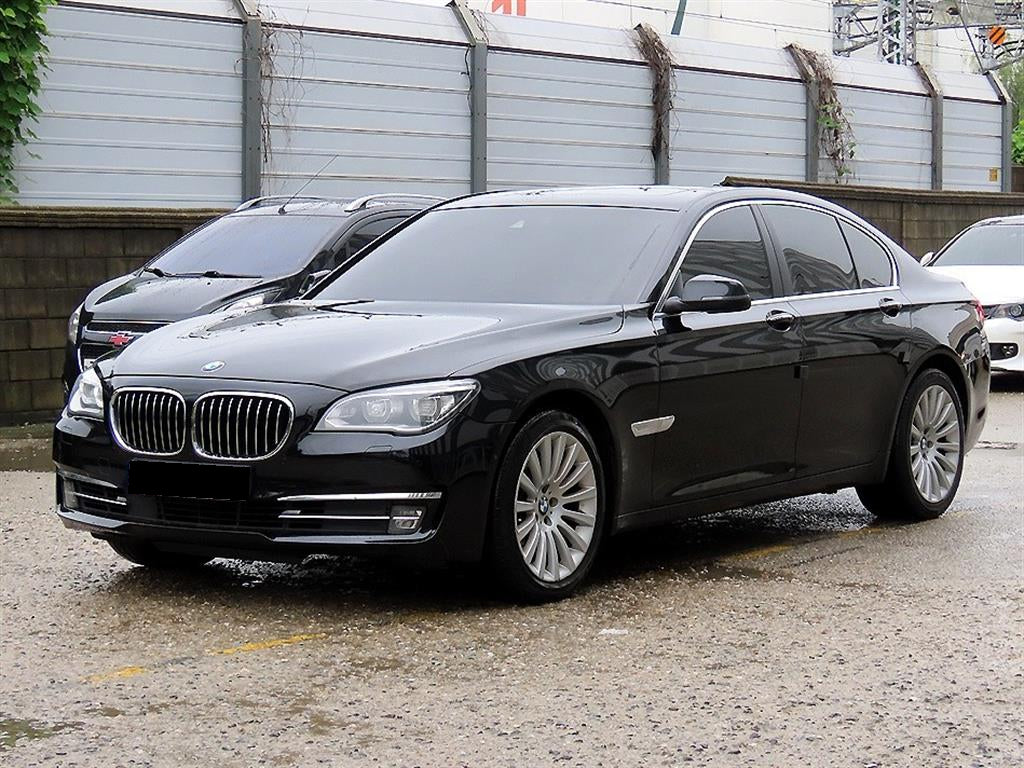 BMW 7-Series — photo 02