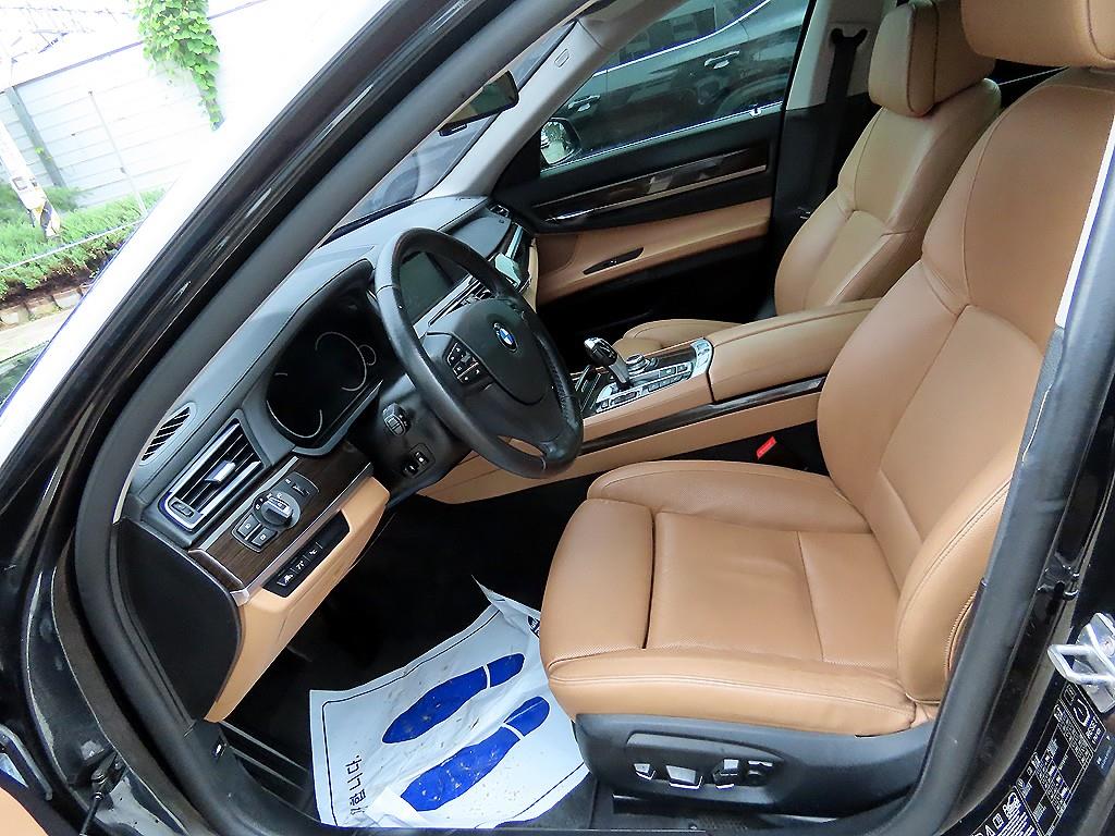 BMW 7-Series — photo 05