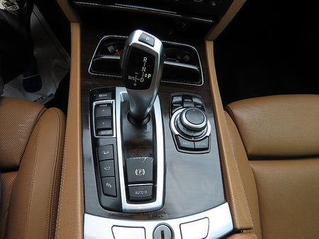 BMW 7-Series — photo 11