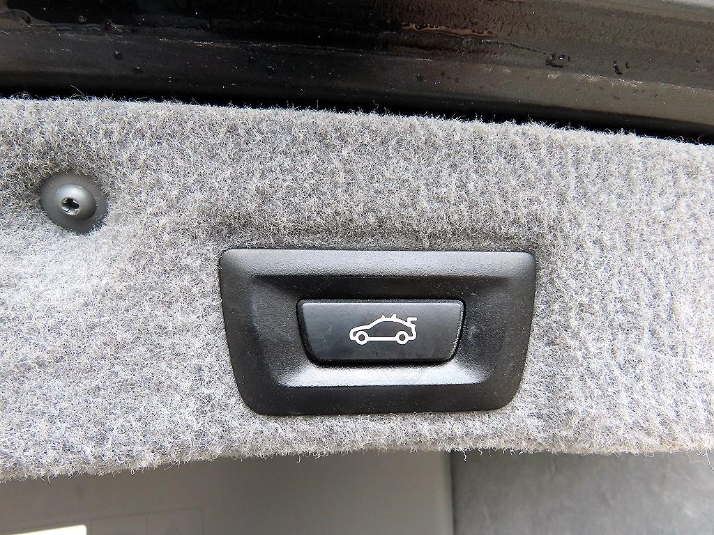 BMW 7-Series — photo 16