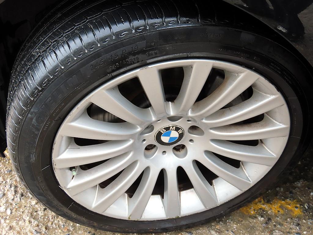 BMW 7-Series — photo 20