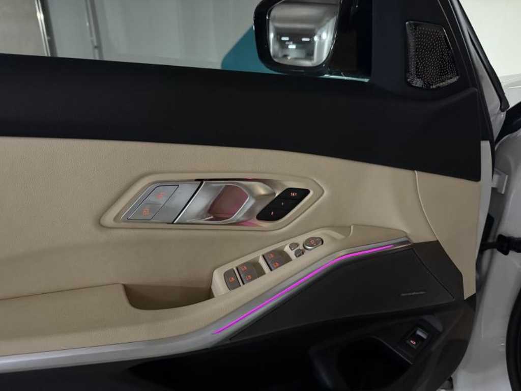 BMW 3-Series — photo 18