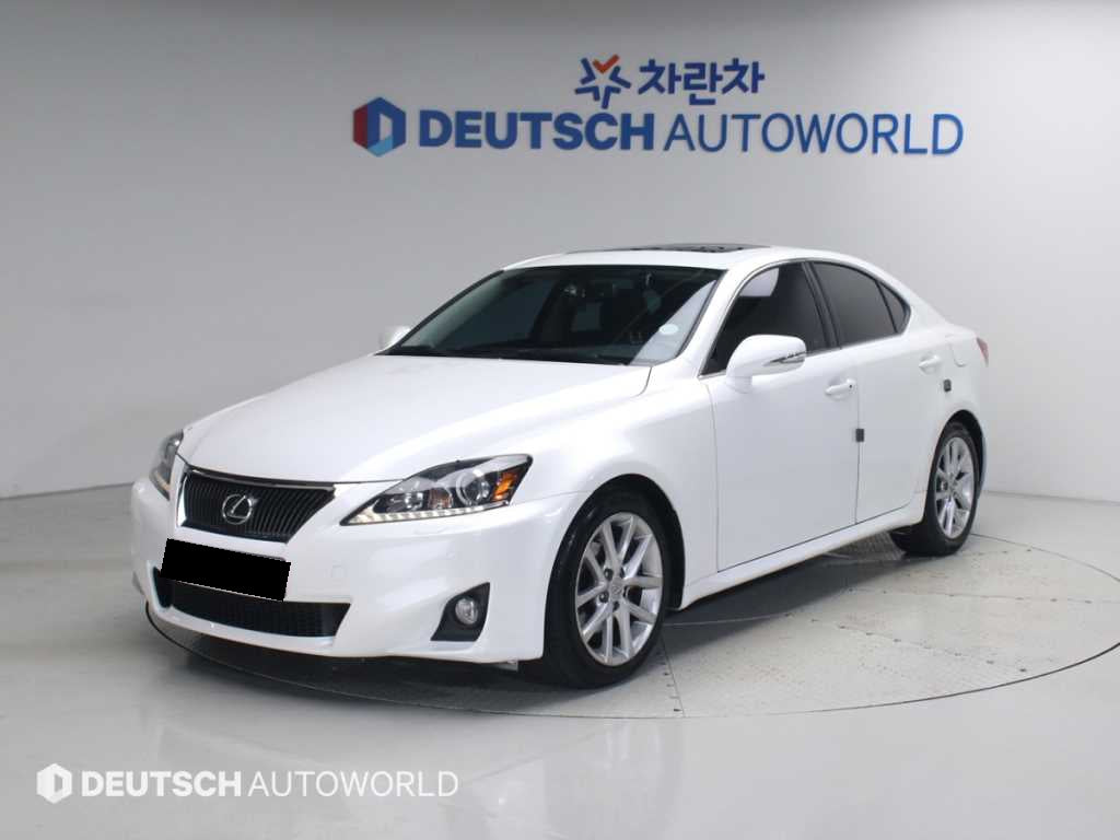 Lexus IS — photo 01