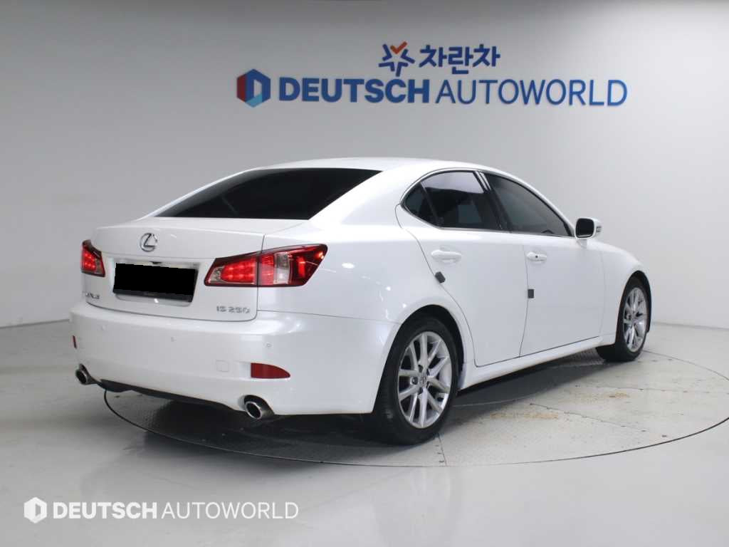 Lexus IS — photo 02