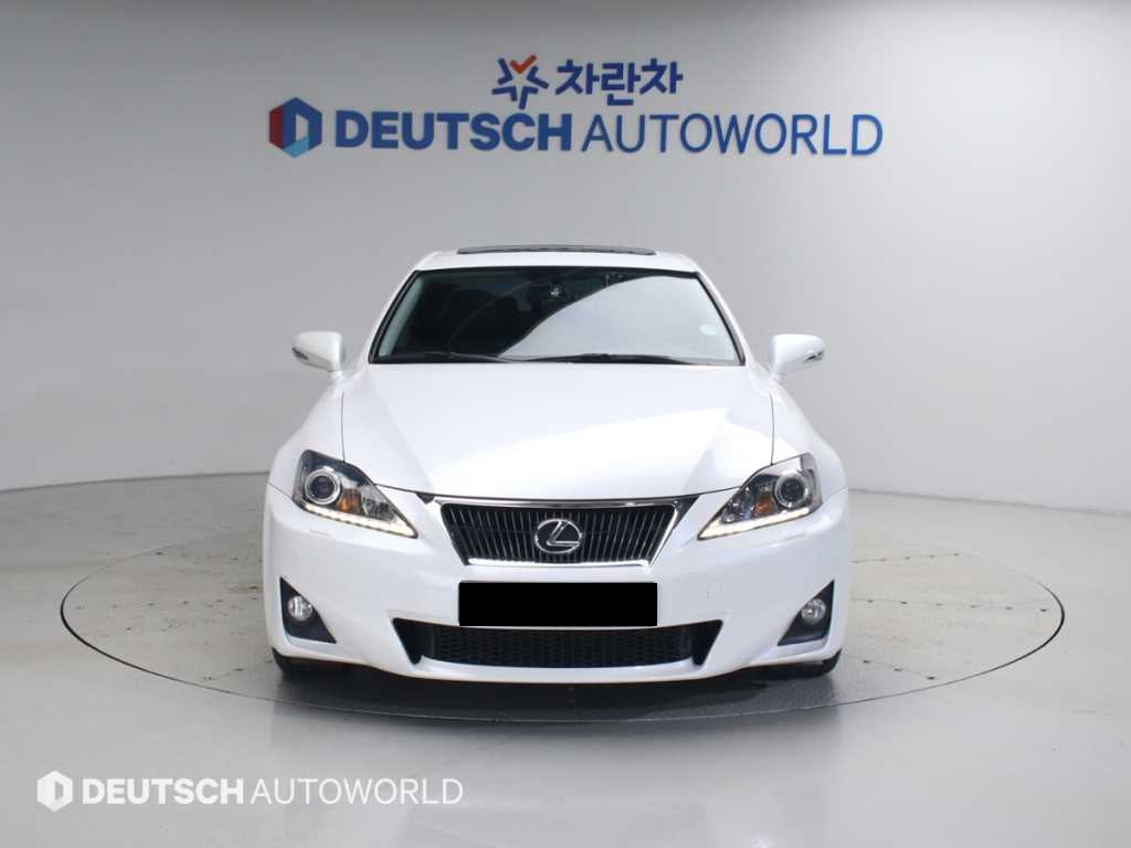 Lexus IS — photo 03