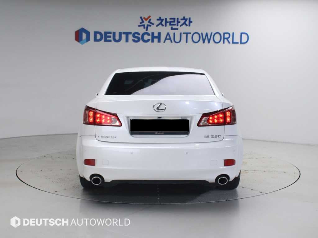 Lexus IS — photo 04
