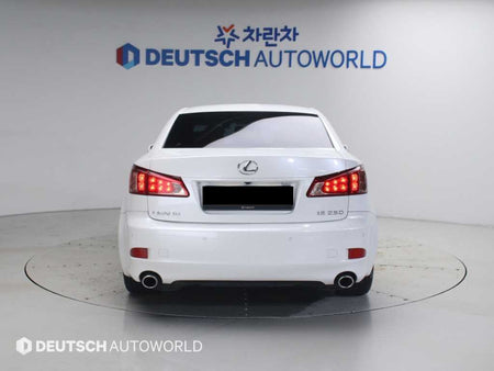 Lexus IS — photo 04