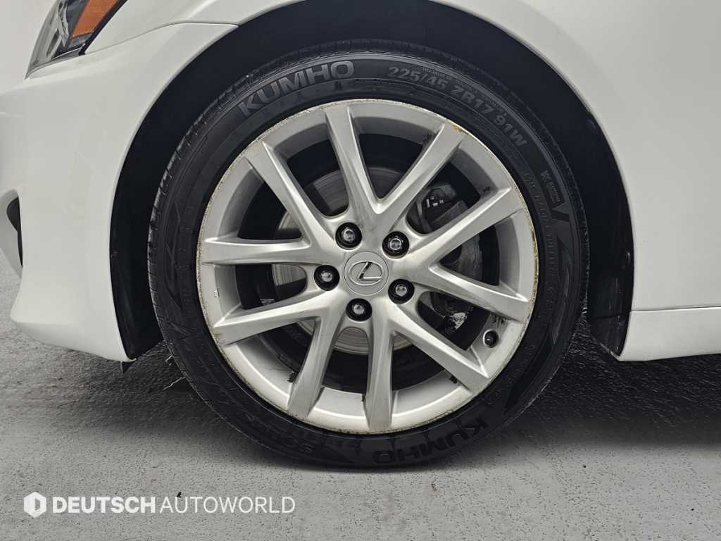 Lexus IS — photo 05