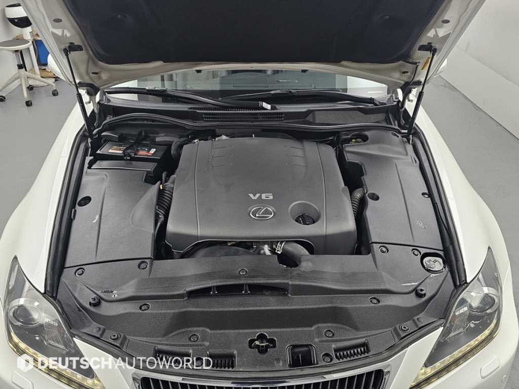 Lexus IS — photo 06