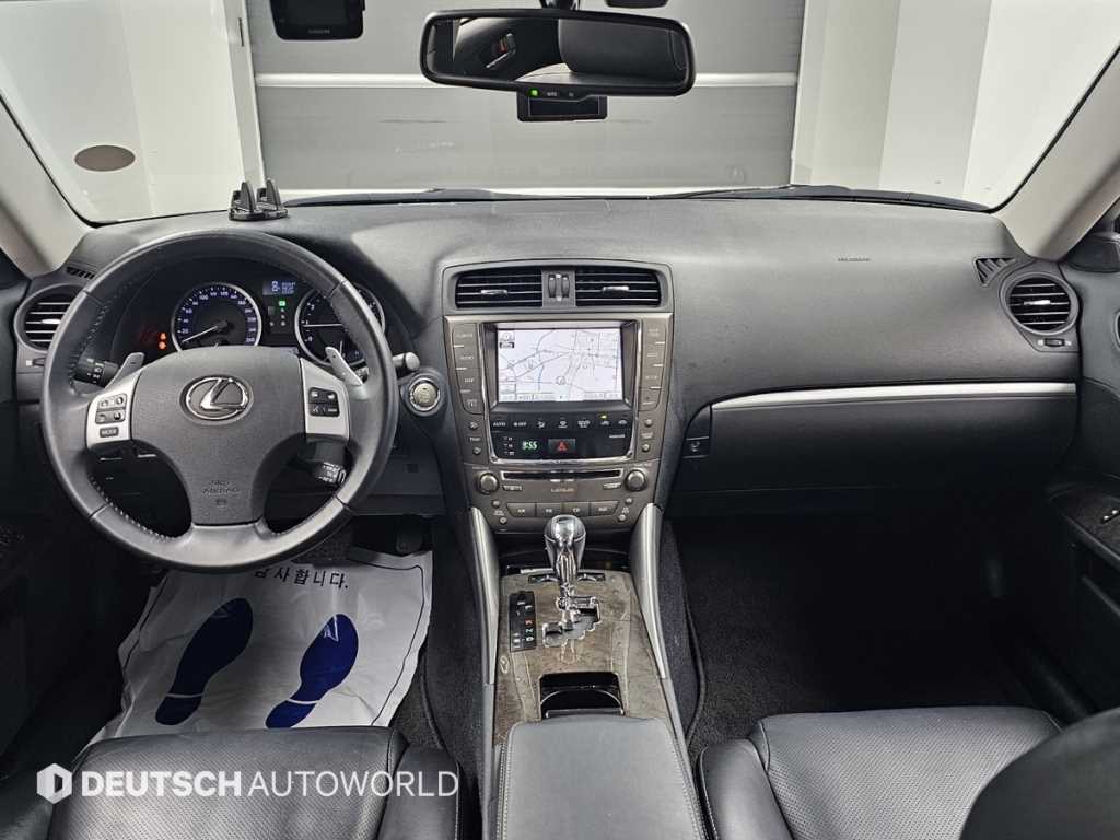 Lexus IS — photo 07