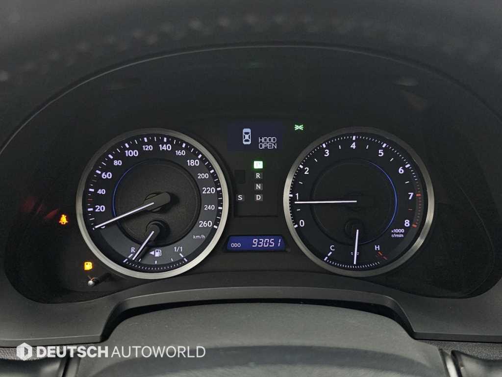 Lexus IS — photo 08