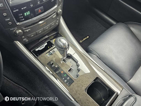 Lexus IS — photo 09