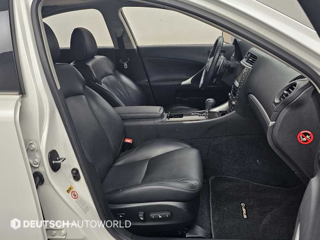 Lexus IS — photo 10