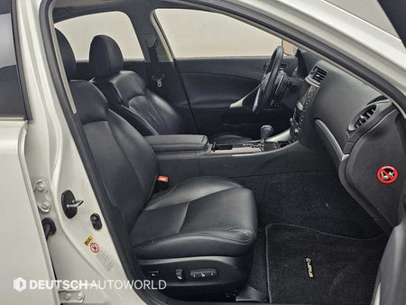 Lexus IS — photo 10