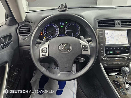 Lexus IS — photo 13
