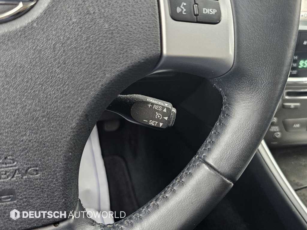 Lexus IS — photo 16