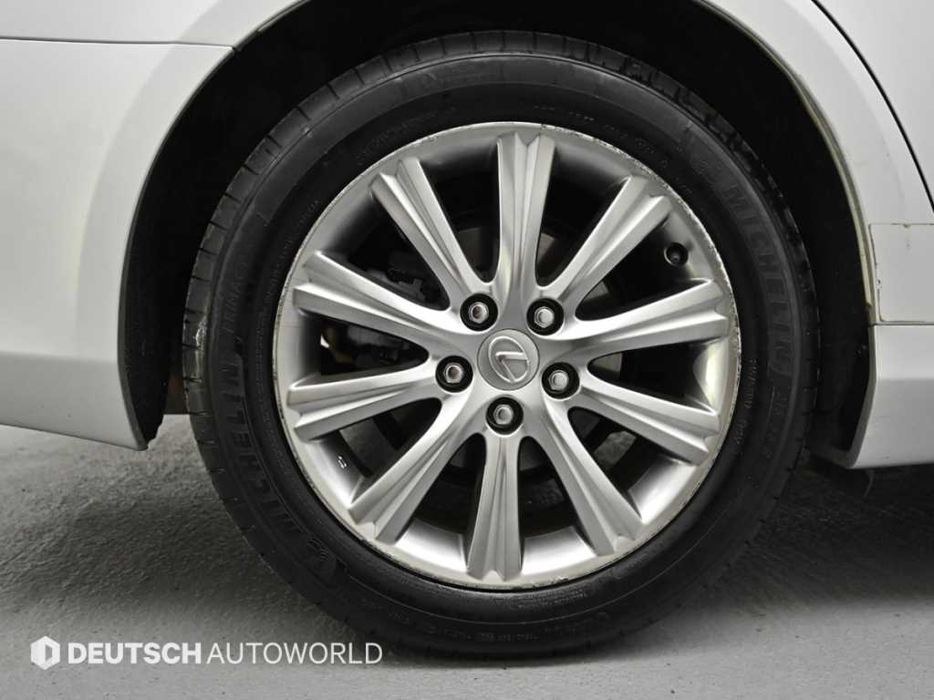 Lexus ES — photo 05