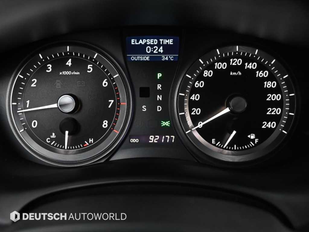 Lexus ES — photo 08