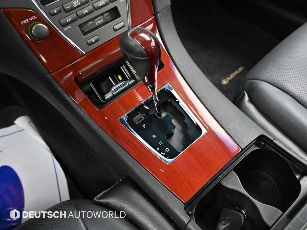 Lexus ES — photo 09