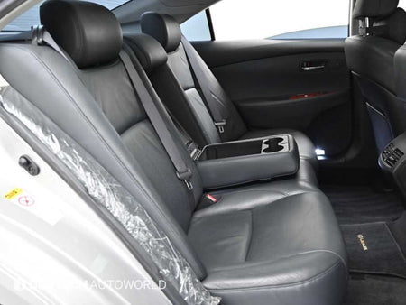 Lexus ES — photo 12