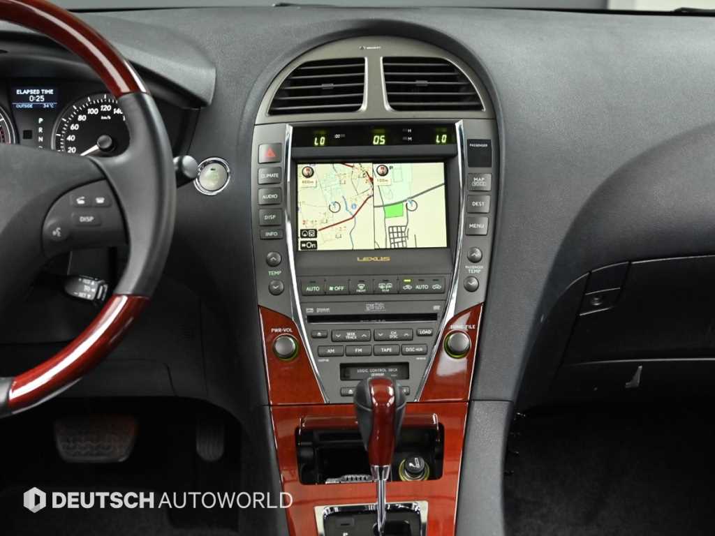 Lexus ES — photo 14