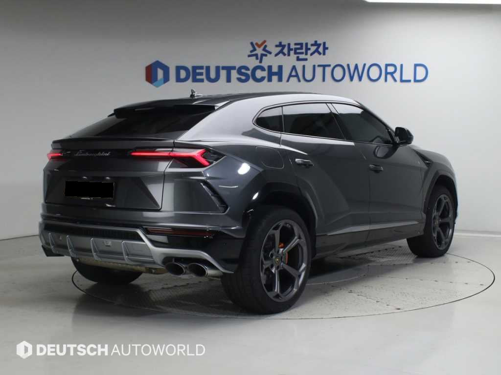 Lamborghini Urus — photo 02