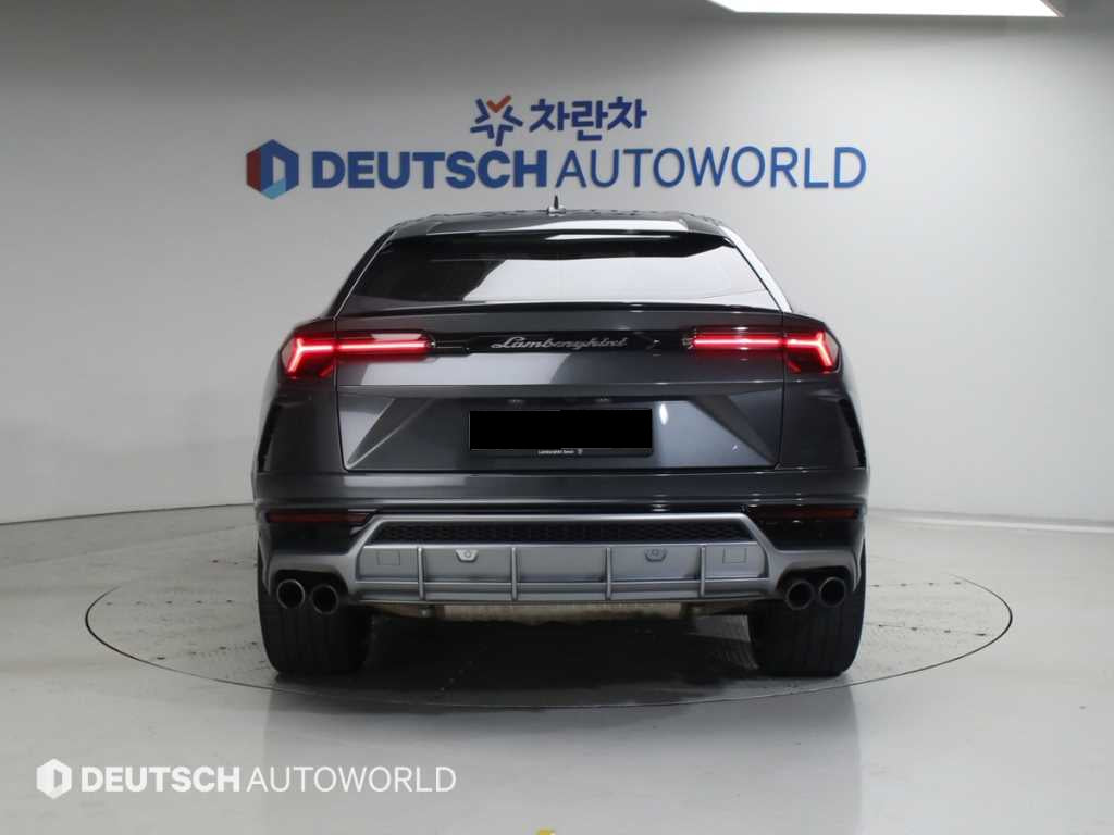 Lamborghini Urus — photo 04