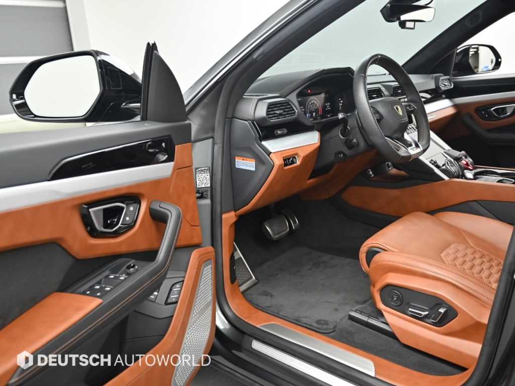 Lamborghini Urus — photo 11