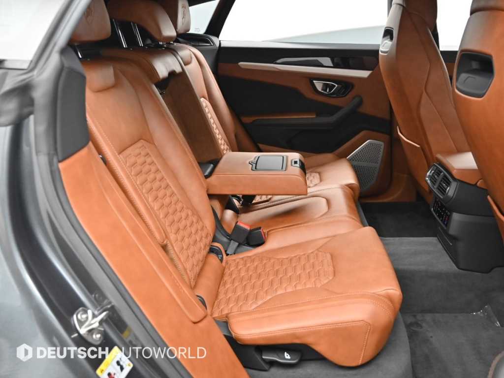 Lamborghini Urus — photo 12