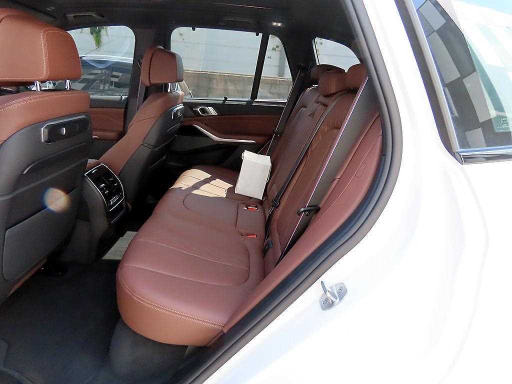 BMW X5 — photo 06