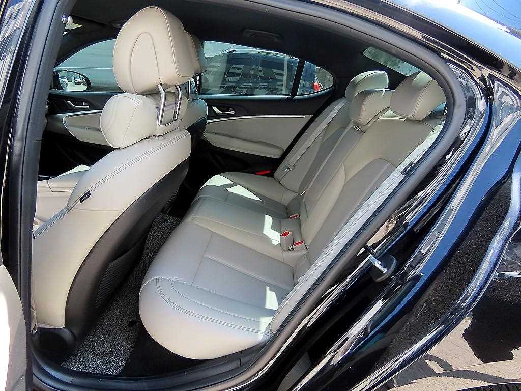 Genesis G70 — photo 06