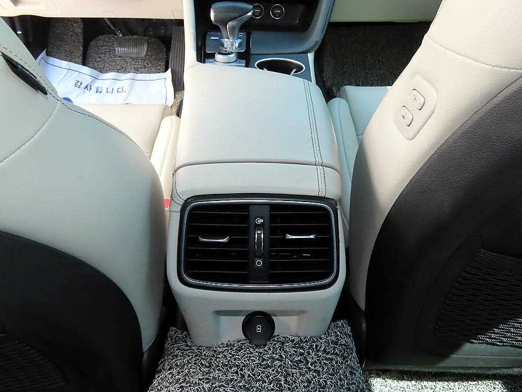 Genesis G70 — photo 18