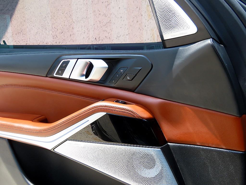 BMW X5 — photo 12