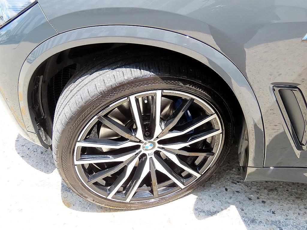 BMW X5 — photo 20