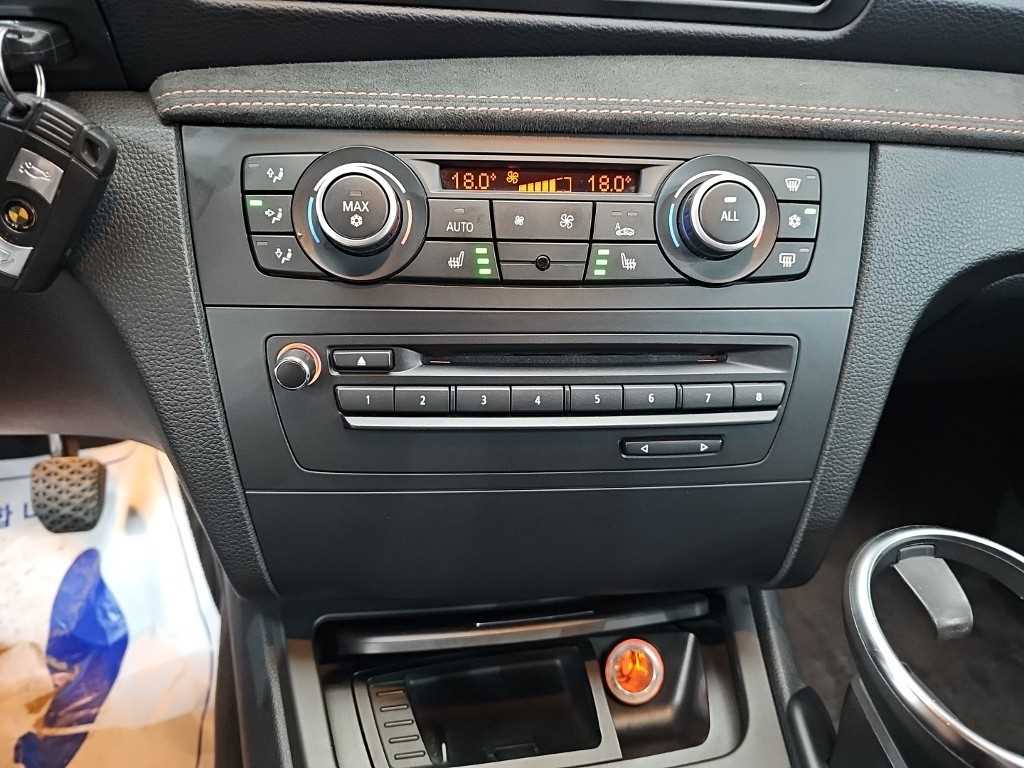 BMW 1M — photo 10
