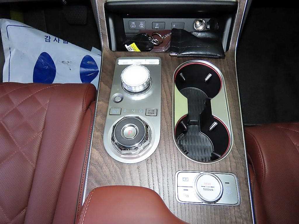 Genesis GV80 — photo 12