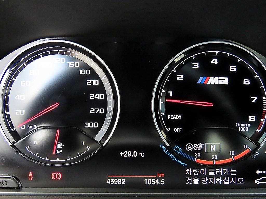 BMW M2 — photo 09