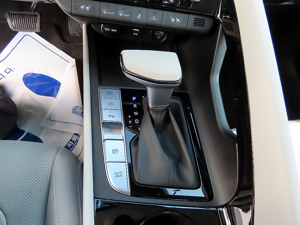 Hyundai AVANTE — photo 10