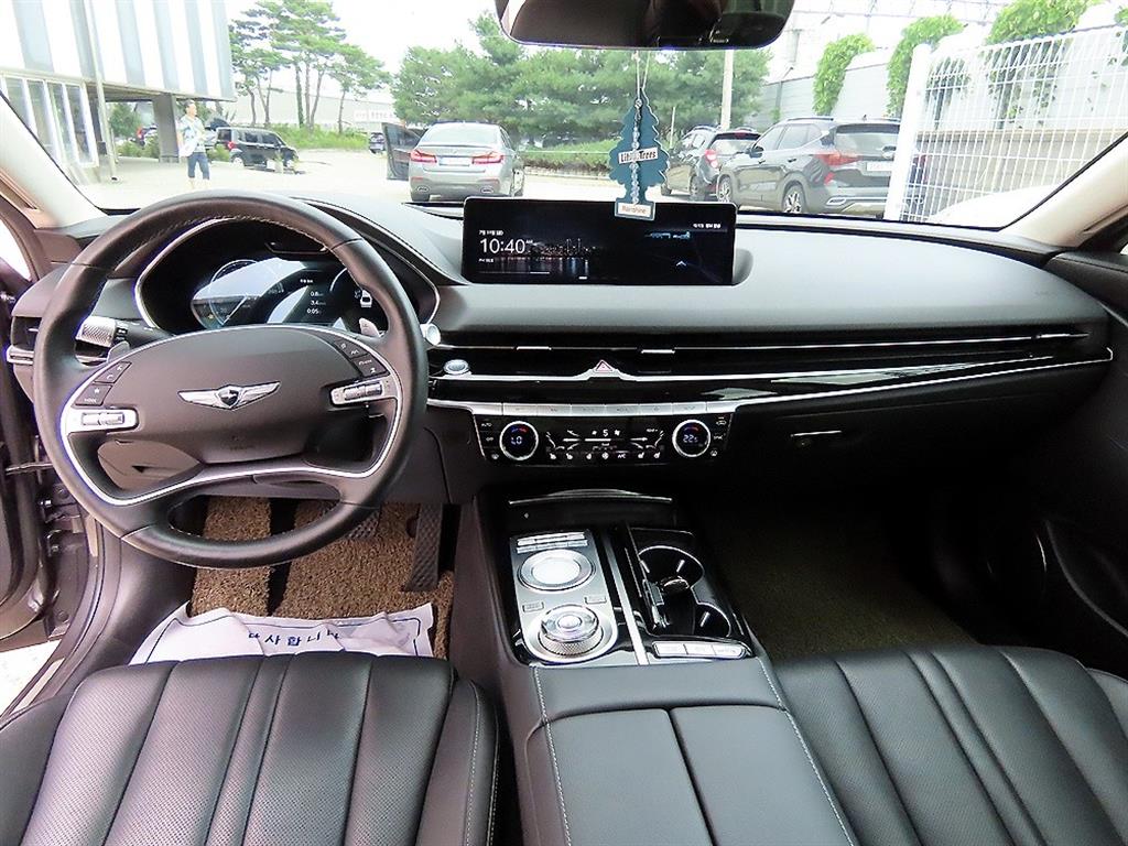 Genesis G80 — photo 07