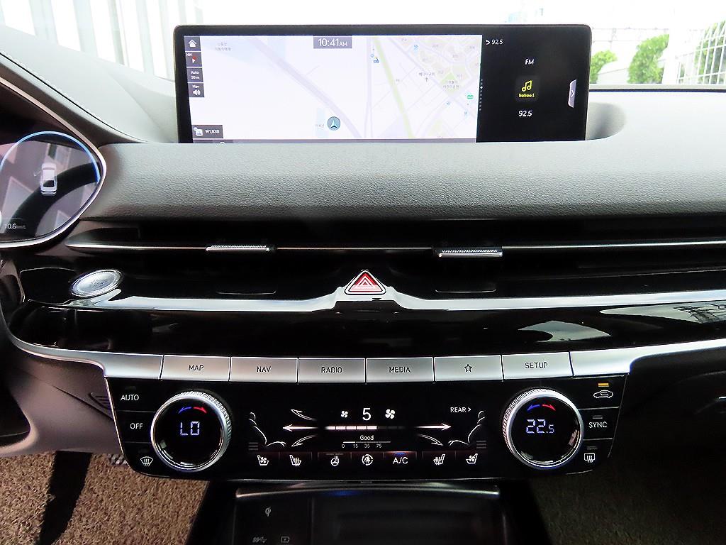 Genesis G80 — photo 12