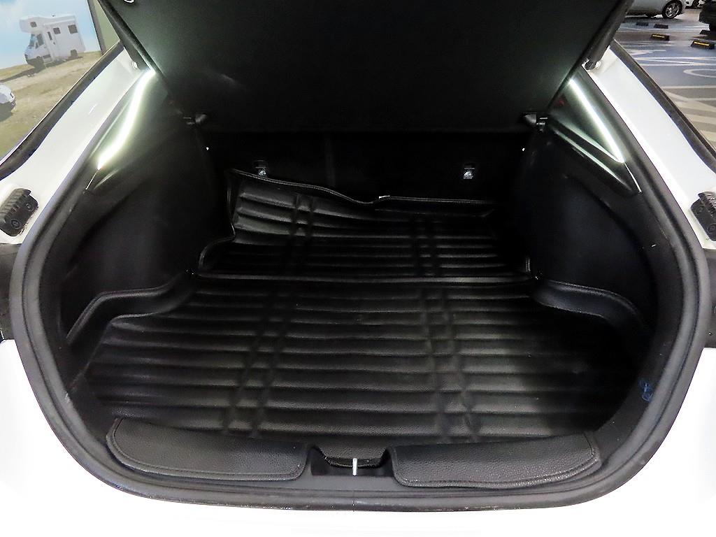 Kia Stinger — photo 16