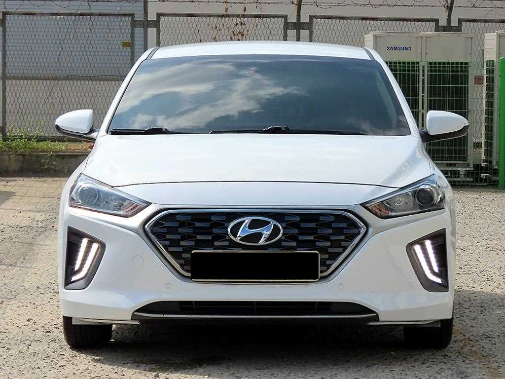 Hyundai Ioniq — photo 01