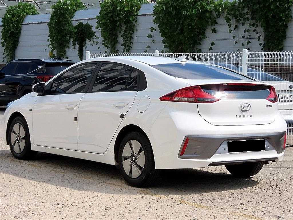 Hyundai Ioniq — photo 03