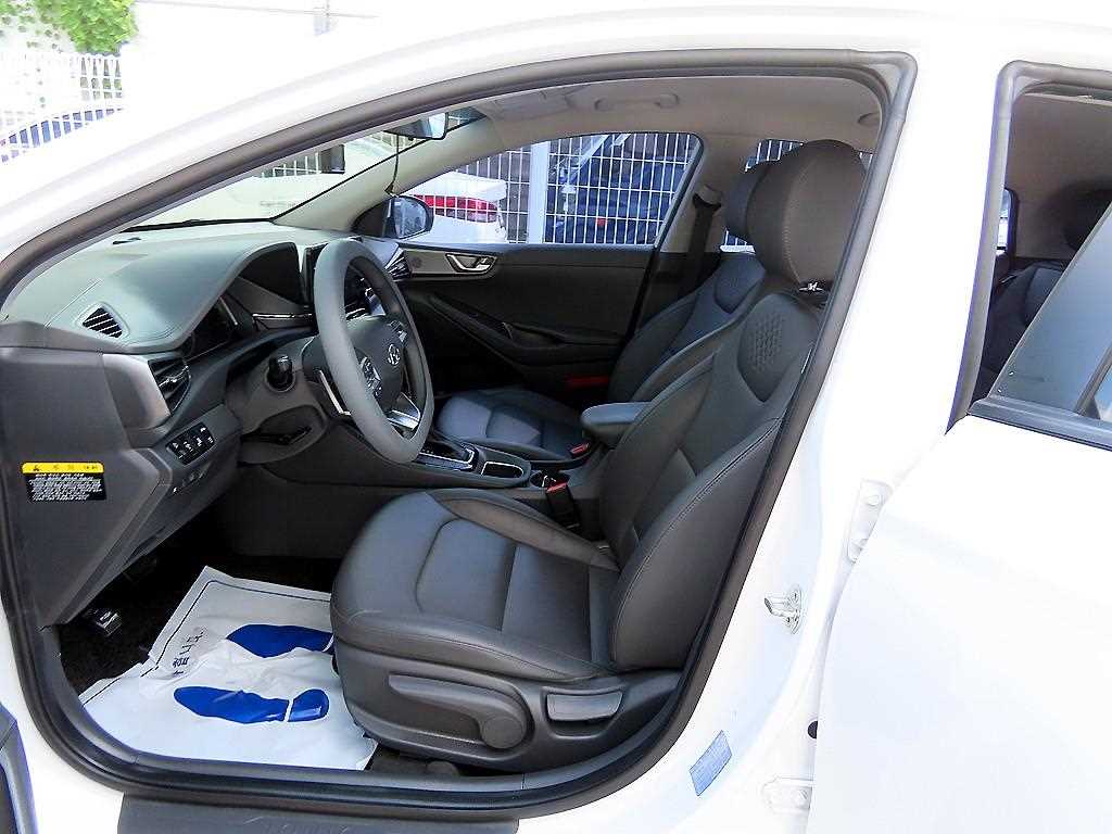 Hyundai Ioniq — photo 05